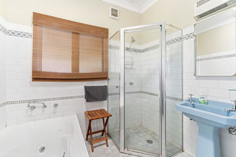 3 Sisters Blue Mountains Cottage - Kingaroy Accommodation 3