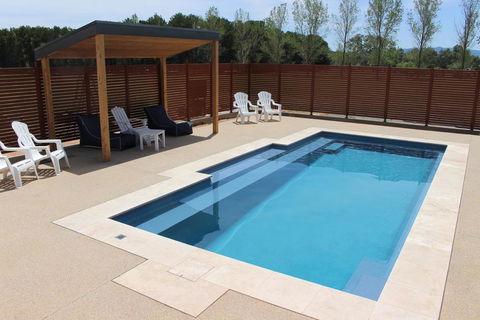 3 WISE MONKEYS, MANSFIELD - Kingaroy Accommodation 1