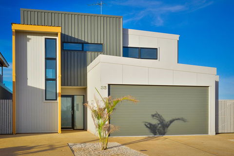 33 Inggarda Lane - PRIVATE JETTY & SPA - Kingaroy Accommodation 1