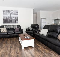 4 Bedroom Inner City Townhouse - SLEEPS 9  - Kingaroy Accommodation