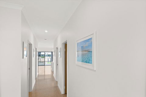 4 Corella Court - Brand New Magnificent Marina Home With Wi-Fi - Kingaroy Accommodation 3
