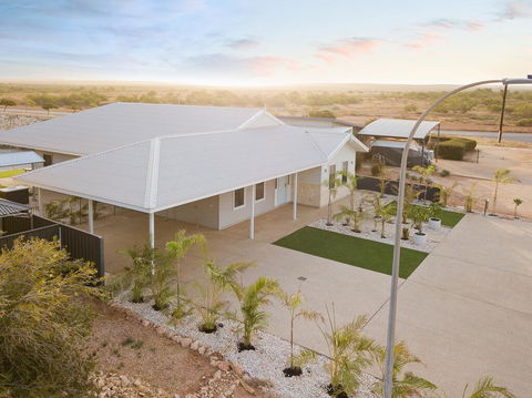 4 Corella Court - Brand New Magnificent Marina Home With Wi-Fi - Kingaroy Accommodation 1