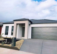 4Bed 2Bath Cozy Guesthouse in Tarneit - Kingaroy Accommodation