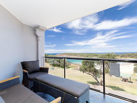5 'The Outlook', 4 Ocean Parade - Overlooking Boat Harbour Beach And Ducted Air Conditioning - Kingaroy Accommodation 0