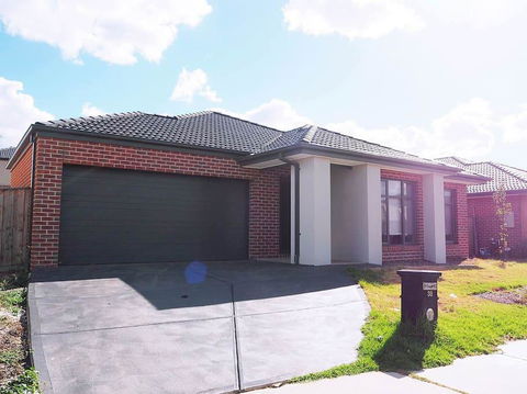 5 Bed 2 Bath Big House - Kingaroy Accommodation 0