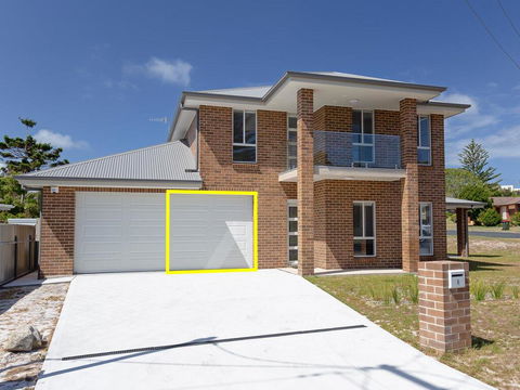 5 Bent Street - Huge House With Foxtel & Aircon - Kingaroy Accommodation 0