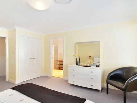 5 Thompson Place Nelson Bay - Spacious Duplex Walking Distance To Nelson Bay CBD And Dutchies - Kingaroy Accommodation 1
