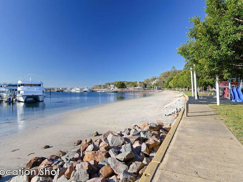 5 Thompson Place Nelson Bay - Spacious Duplex Walking Distance To Nelson Bay CBD And Dutchies - Kingaroy Accommodation 2