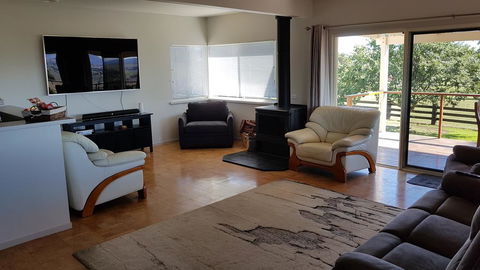 505 CONROD STRAIGHT MOUNT PANORAMA - Kingaroy Accommodation 3