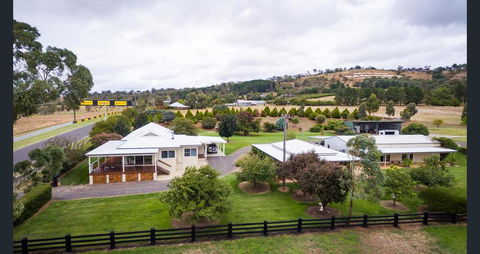 505 CONROD STRAIGHT MOUNT PANORAMA - Kingaroy Accommodation 1