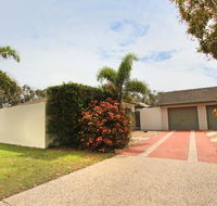 6 Petrie Ave Marcoola Pet Friendly Linen supplied - Kingaroy Accommodation