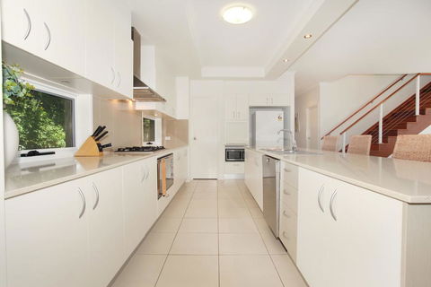 60 Beachway Parade, Marcoola, 500 BOND, Linen Supplied - Kingaroy Accommodation 3