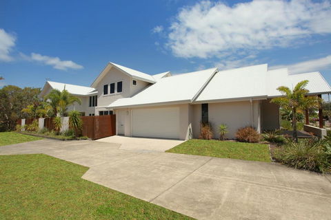 60 Beachway Parade, Marcoola, 500 BOND, Linen Supplied - Kingaroy Accommodation 0