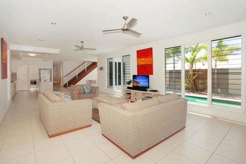60 Beachway Parade, Marcoola, 500 BOND, Linen Supplied - Kingaroy Accommodation 1