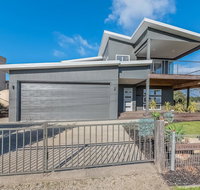 7 Graydens Road Ventnor with Spectacular views - Kingaroy Accommodation