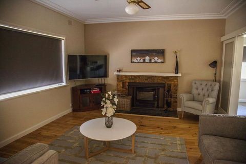 725 Myrtleford-Yackandandah Road - Kingaroy Accommodation 2