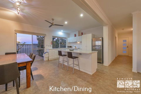78 Madaffari Drive - PRIVATE JETTY And Pool - Kingaroy Accommodation 2