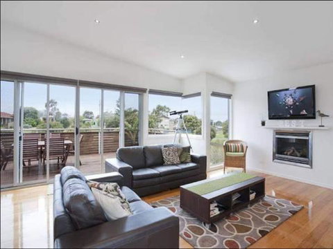 A Beautiful Beach House Torquay - Kingaroy Accommodation 1