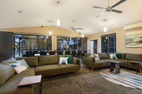 A PERFECT STAY - Lennox Unique Coastal Retreat - Kingaroy Accommodation 3