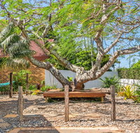 A SWEET ESCAPE - Byron Surf Cottage - walk to Byron - Kingaroy Accommodation