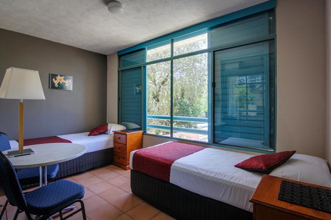 AAA Airport Albion Manor Apartments And Motel - Kingaroy Accommodation 1