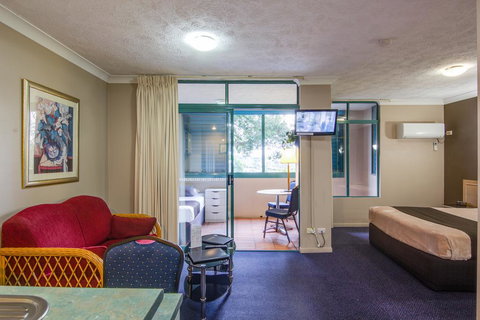 AAA Airport Albion Manor Apartments And Motel - Kingaroy Accommodation 3