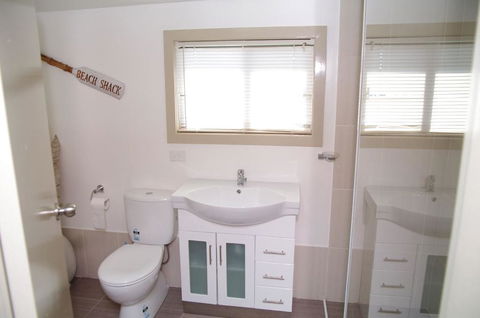 AAA Views, 2 View Street - Kingaroy Accommodation 3