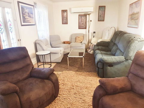 Abelia Cottages Botanical - Kingaroy Accommodation 2