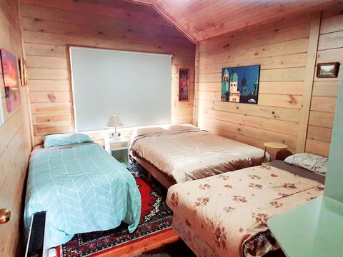 Abelia Cottages SPA LAKESIDE COTTAGE NO 1 - Kingaroy Accommodation 1