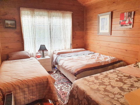 Abelia Cottages SPA Lakeside COTTAGE No 2 - Kingaroy Accommodation 3