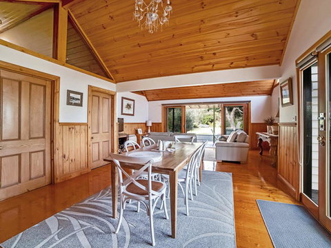 Abrahams On Bank - Kingaroy Accommodation 0