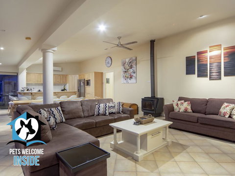 Absolute Water Frontage W/ Jetty + Boat Ramp - Kingaroy Accommodation 1