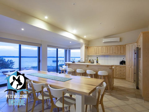 Absolute Water Frontage W/ Jetty + Boat Ramp - Kingaroy Accommodation 3