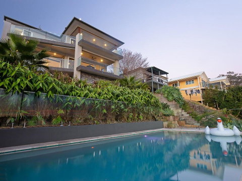 Absolute Waterfront Lakehouse Fishing Point Waterfront Pool Jetty - Kingaroy Accommodation 0