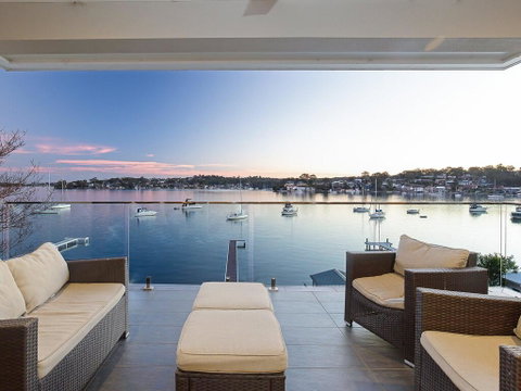 Absolute Waterfront Lakehouse Fishing Point Waterfront Pool Jetty - Kingaroy Accommodation 1