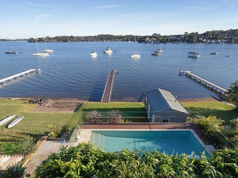 Absolute Waterfront Lakehouse Fishing Point Waterfront Pool Jetty - Kingaroy Accommodation 3
