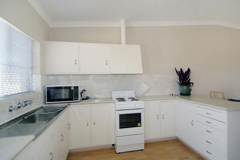 Acacia Holiday & Business Stay - Kingaroy Accommodation 2
