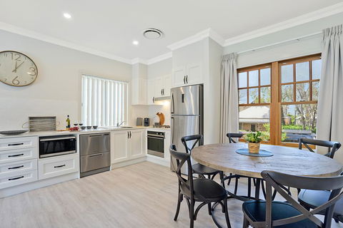 Accommodation Hunter - Adams Street Maitland - Kingaroy Accommodation 0