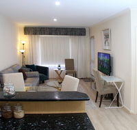 ADELAIDE CBD APARTMENT - 3BR 2BATH  CARPARK - Kingaroy Accommodation