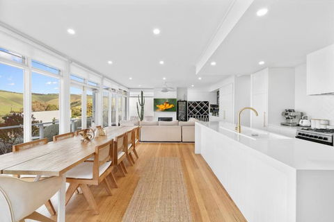 Elevated Coastal Retreat - Kingaroy Accommodation 1