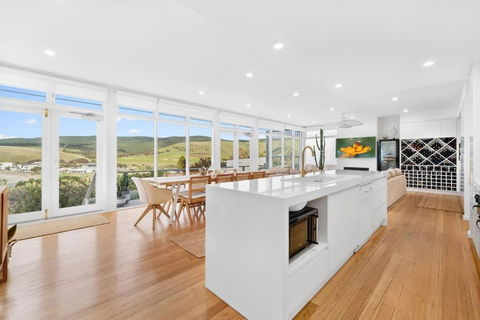 Elevated Coastal Retreat - Kingaroy Accommodation 4