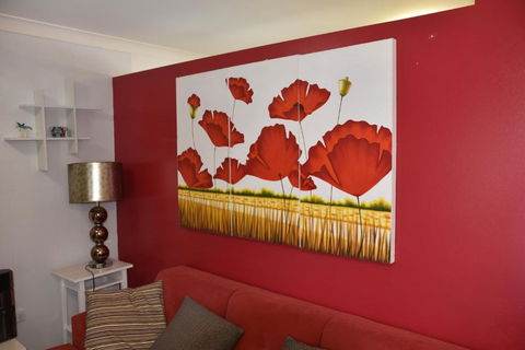 Entire Family Home With Private Pool - Kingaroy Accommodation 3