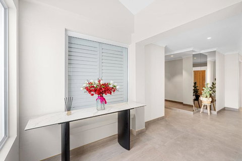 Exquisite Oasis Family Retreat - Kingaroy Accommodation 2