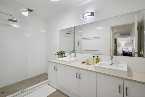 Fabulous Apt In Northbridge With Pool & WiFi - Kingaroy Accommodation 4