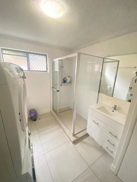 Fabulous Canal-front Unit In Mooloolaba - Kingaroy Accommodation 2