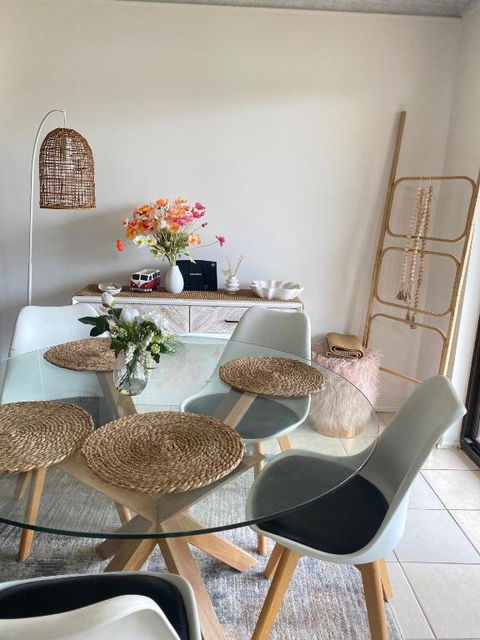 Fabulous Canal-front Unit In Mooloolaba - Kingaroy Accommodation 4