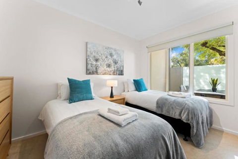 Family Friendly CBD 3BR Apt Hurtle Square - Kingaroy Accommodation 2
