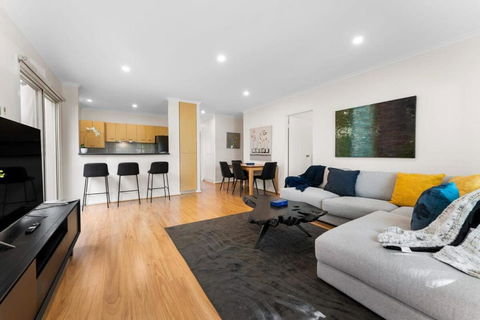 Family Friendly CBD 3BR Apt Hurtle Square - Kingaroy Accommodation 3