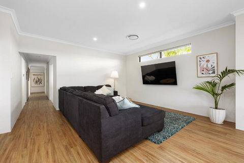 Family Friendly Close 2 Airport, Optus, Crown & City - Kingaroy Accommodation 2