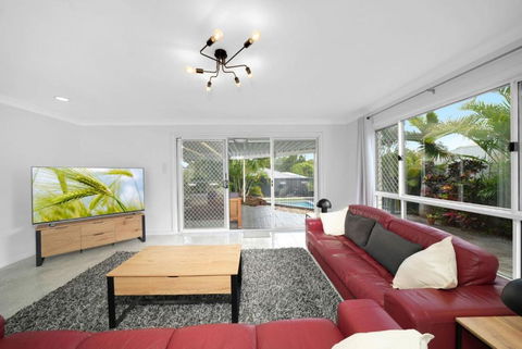 Family Escape Serene Oasis With Pool And AC - Kingaroy Accommodation 1